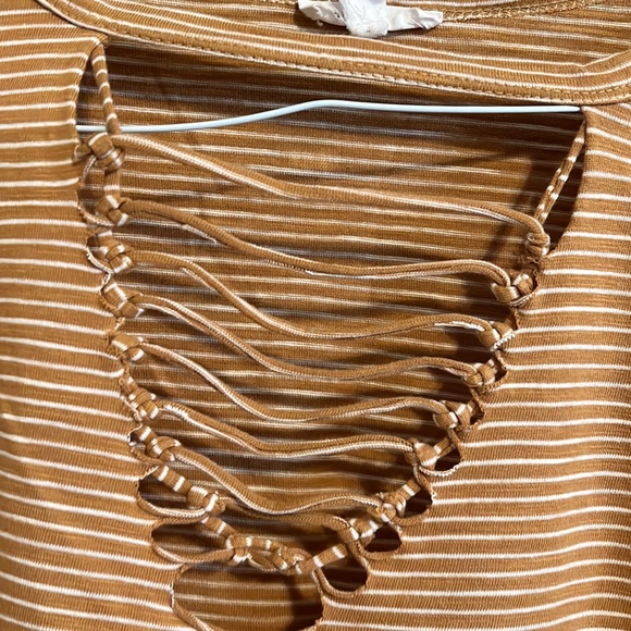 Cute Ripped tee - Picture 2 of 3